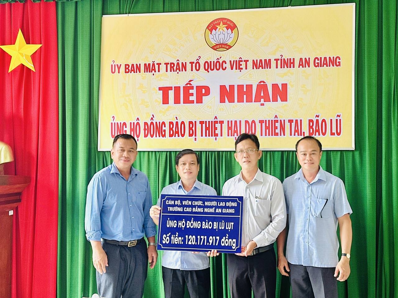 Trường Cao đẳng Nghề An Giang hưởng ứng lời kêu gọi ủng hộ đồng bào bị ảnh hưởng bởi bão lũ