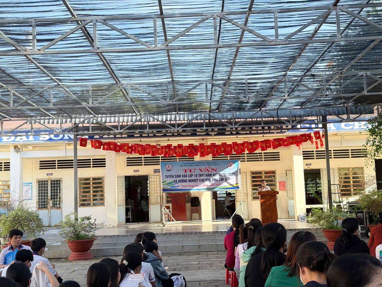 Khoa Công nghệ thông tin - Trường Cao đẳng nghề An Giang tư vấn tuyển sinh tại trường THCS Thuận Hưng - Thành phố Cần Thơ