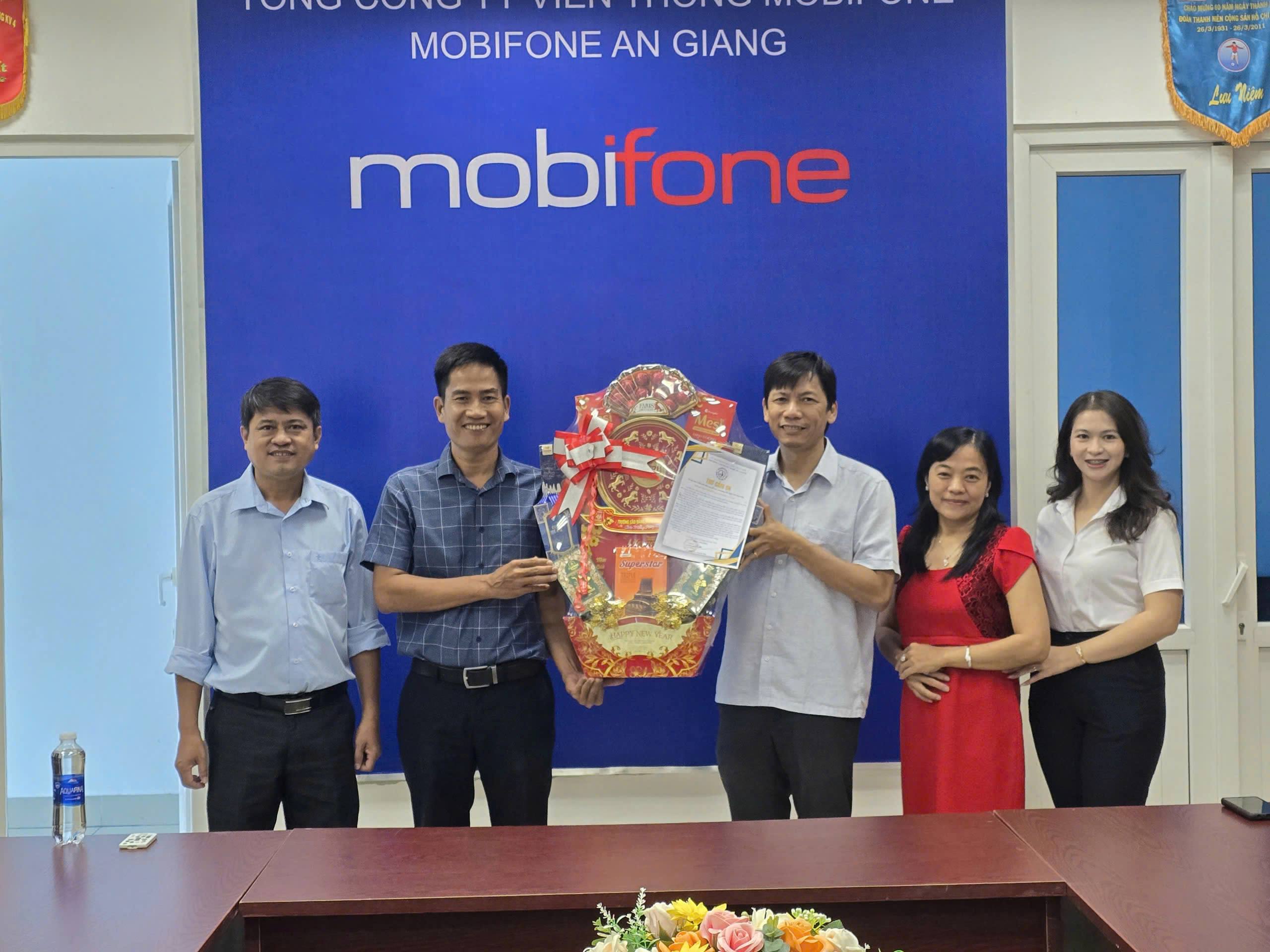🌸 Lãnh đạo Khoa Công nghệ Thông tin thăm, chúc Tết Doanh nghiệp đối tác nhân dịp Xuân Bính Ngọ 2026 🌸