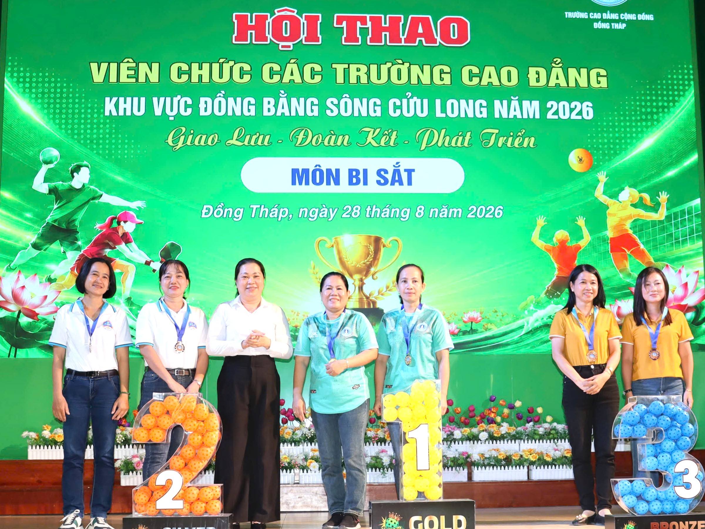 Giải Ba Bi sắt đôi nữ