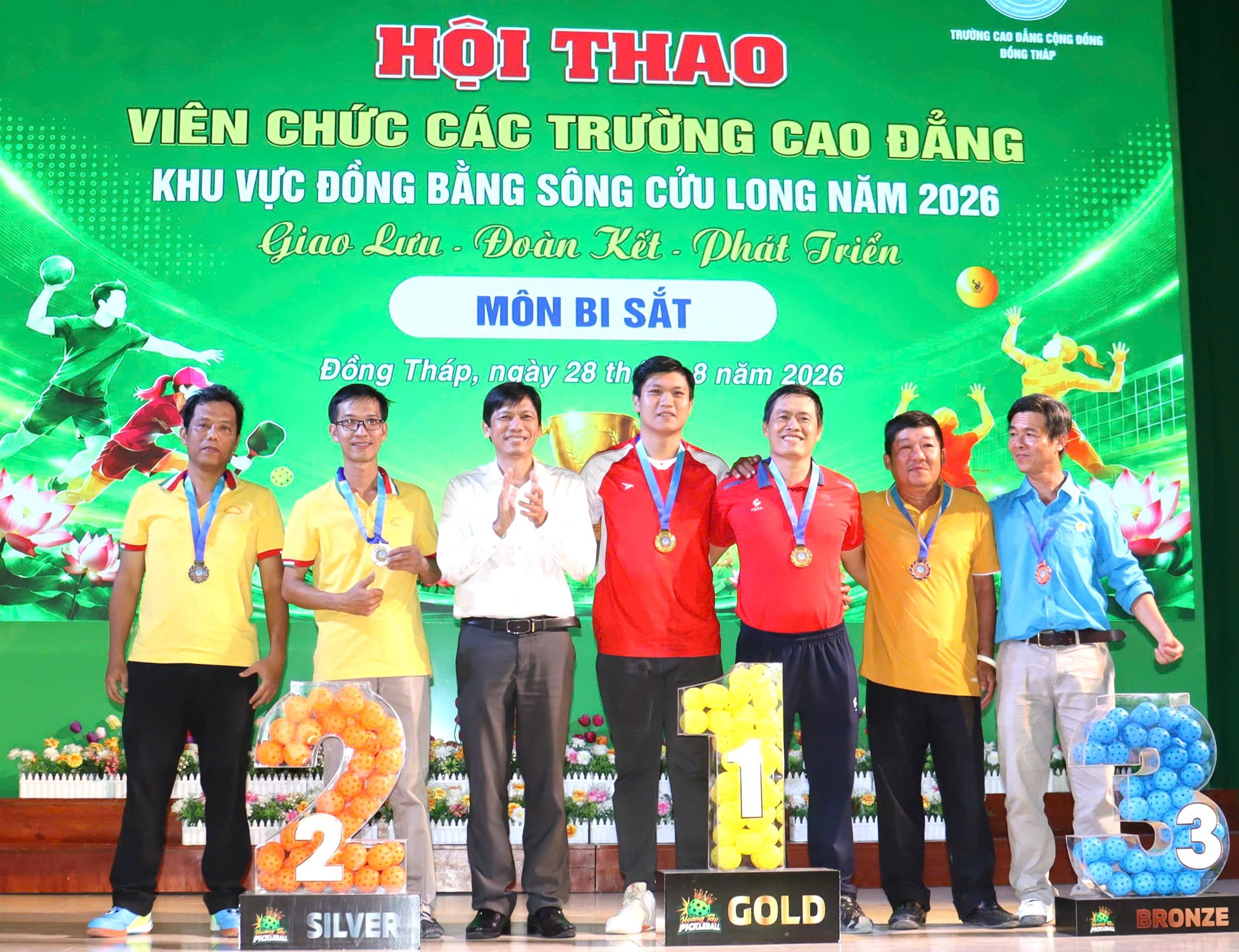 Giải Ba Bi sắt đôi nam
