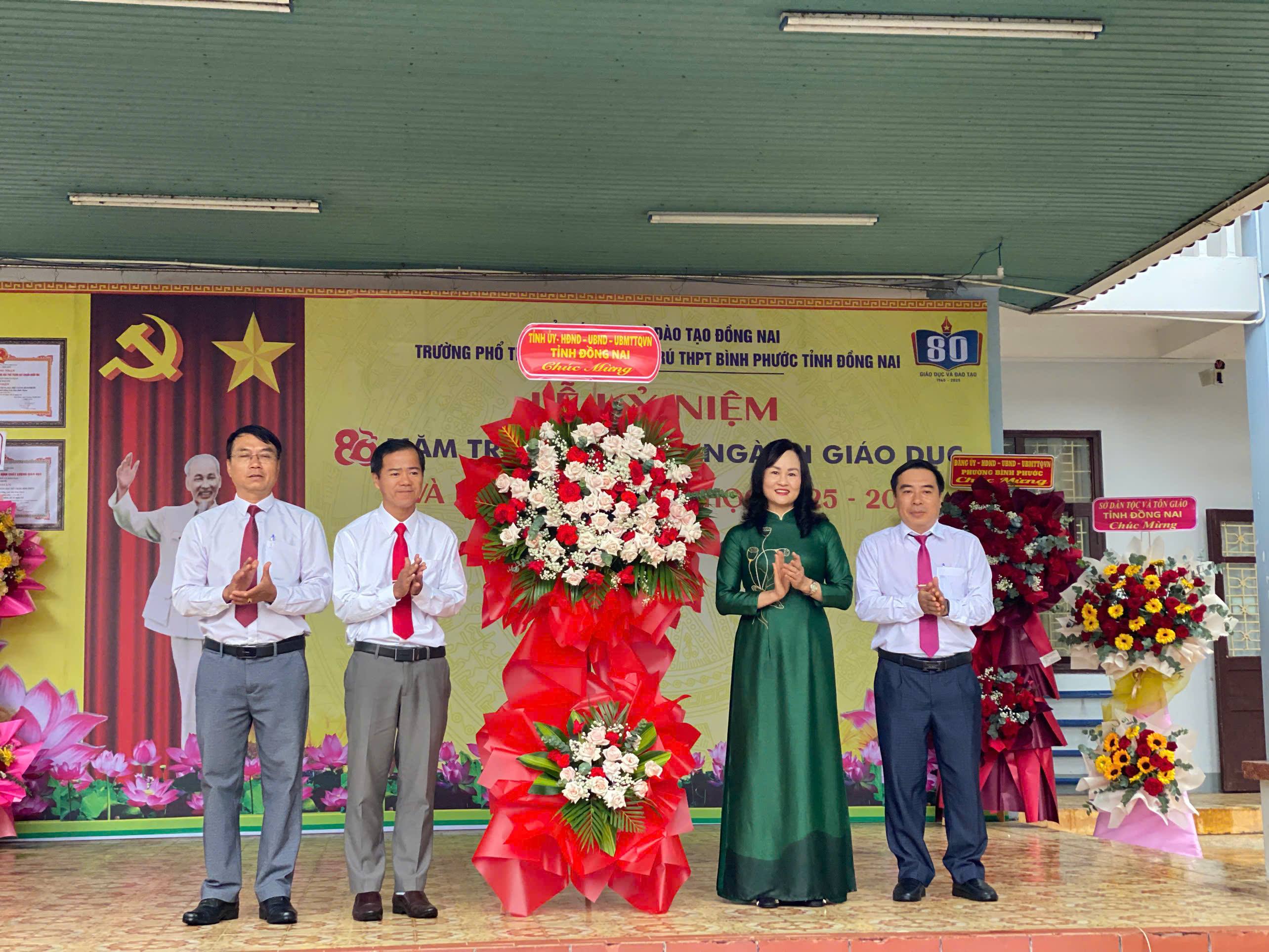 Trường Phổ thông Dân tộc nội trú THPT Bình Phước tỉnh Đồng Nai tổ chức lễ khai giảng, đón chào năm học mới