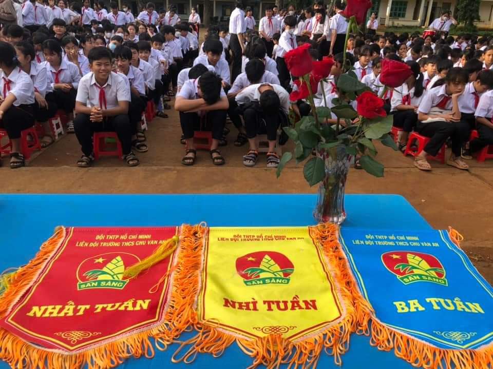 Phong trào Thi đua nhận cờ nhất tuần do Hội đồng huyện phát động năm học 2023-2024