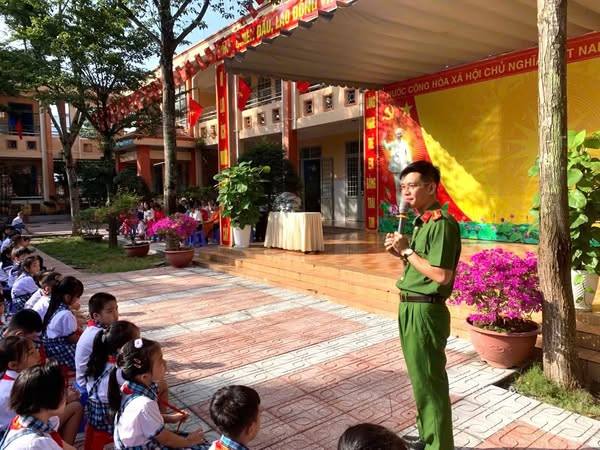 CHÀO CỜ ĐẦU TUẦN NĂM HỌC MỚI