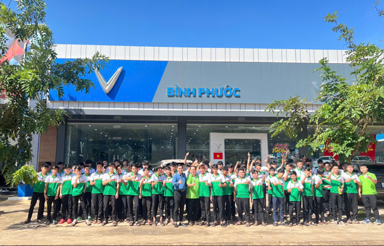 Khoa Kỹ thuật Công nghệ tổ chức cho HSSV năm nhất ngành Công nghệ Ô tô trải nghiệm thực tế tại các hãng xe