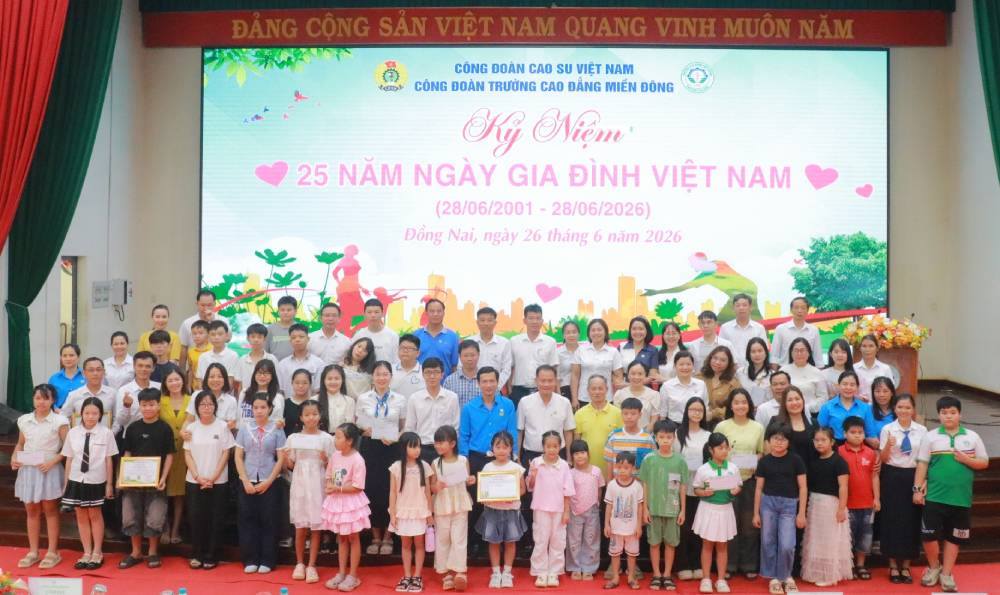 Trường Cao đẳng Miền Đông tổ chức kỷ niệm 25 năm Ngày Gia đình Việt Nam, tuyên dương gia đình tiêu biểu và con cán bộ, viên chức, người lao động đạt thành tích học tập xuất sắc