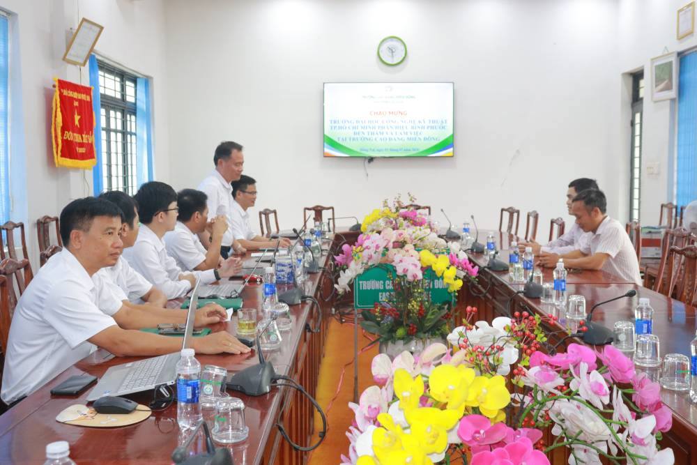 Trường Cao đẳng Miền Đông đón tiếp và làm việc với Đoàn công tác Trường Đại học Công nghệ Kỹ thuật TP. Hồ Chí Minh – Phân hiệu Bình Phước