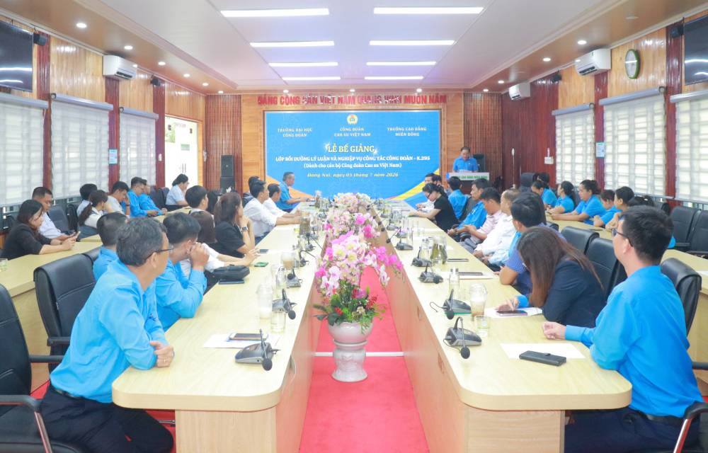 Bế giảng lớp Bồi dưỡng Lý luận và nghiệp vụ công tác công đoàn K.295: Bồi đắp tri thức – Vững vàng bản lĩnh – Lan tỏa giá trị của người cán bộ công đoàn