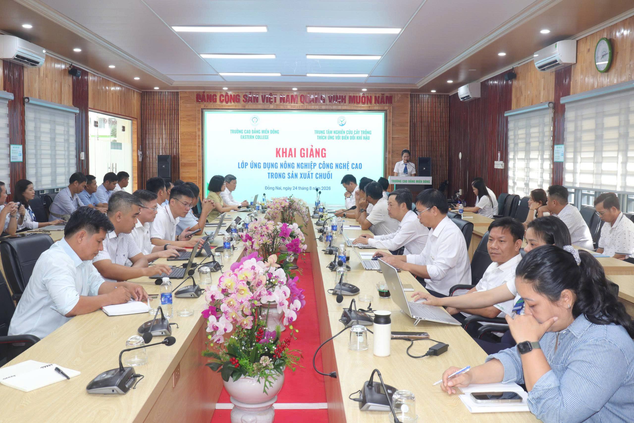 KHAI GIẢNG LỚP “ỨNG DỤNG NÔNG NGHIỆP CÔNG NGHỆ CAO TRONG SẢN XUẤT CHUỐI BỀN VỮNG”