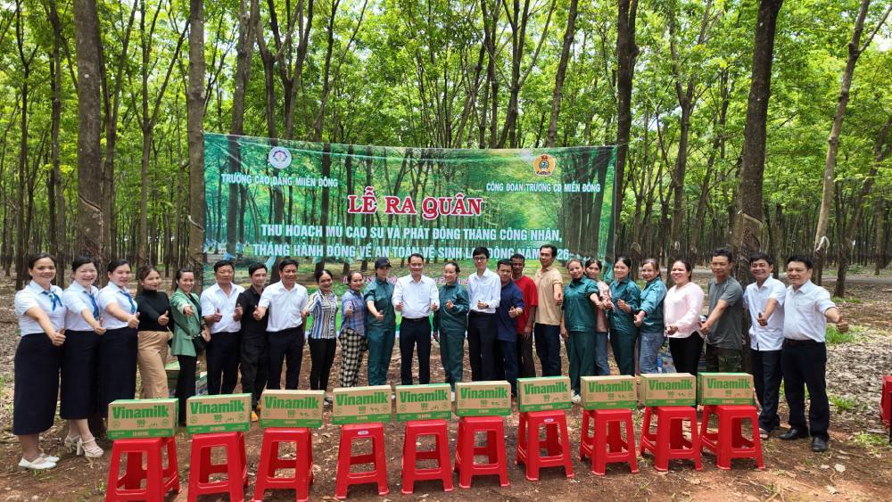 Trường Cao đẳng Miền Đông tổ chức Lễ ra quân khai thác mủ cao su, phát động Tháng Công nhân và Tháng hành động về ATVSLĐ năm 2026