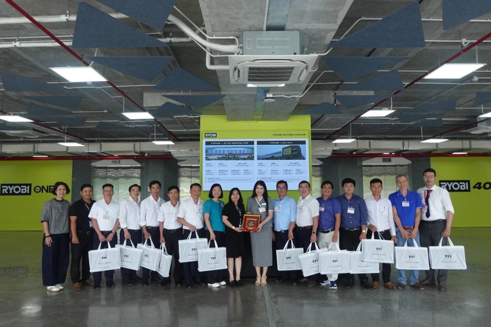 TRƯỜNG CAO ĐẲNG MIỀN ĐÔNG THAM QUAN, LÀM VIỆC  VÀ TRAO ĐỔI HỢP TÁC VỚI TECHTRONIC INDUSTRIES