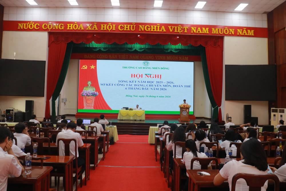 TRƯỜNG CAO ĐẲNG MIỀN ĐÔNG TỔ CHỨC HỘI NGHỊ TỔNG KẾT NĂM HỌC 2025–2026 VÀ TRIỂN KHAI PHƯƠNG HƯỚNG, NHIỆM VỤ NĂM HỌC 2026–2027
