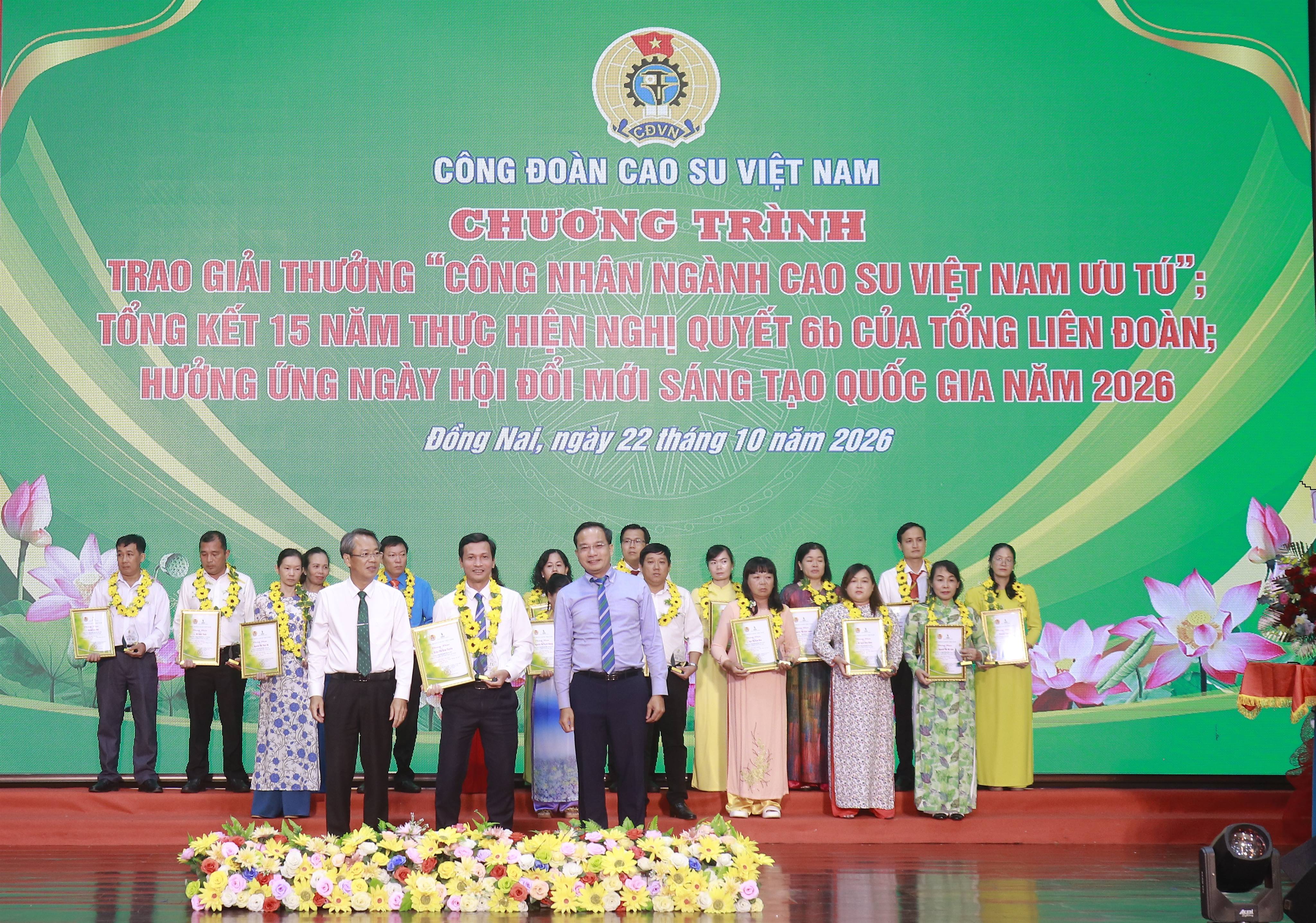PHÓ HIỆU TRƯỞNG TRƯỜNG CAO ĐẲNG MIỀN ĐÔNG NGUYỄN HUY ĐÀO VINH DỰ NHẬN GIẢI THƯỞNG “CÔNG NHÂN NGÀNH CAO SU VIỆT NAM ƯU TÚ” NĂM 2026