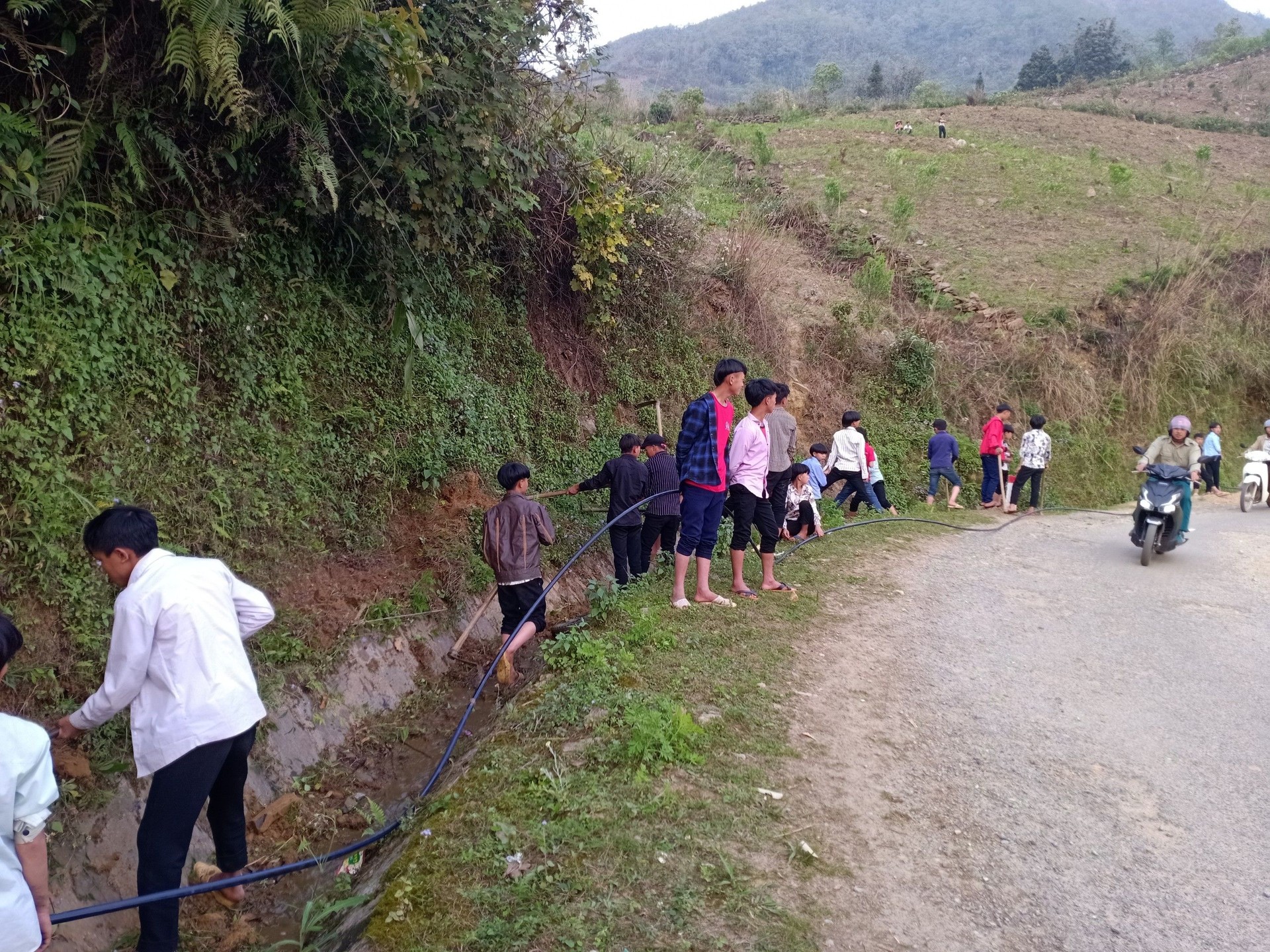 MỘT SỐ HÌNH ẢNH LAO ĐỘNG, VỆ SINH BÁN TRÚ