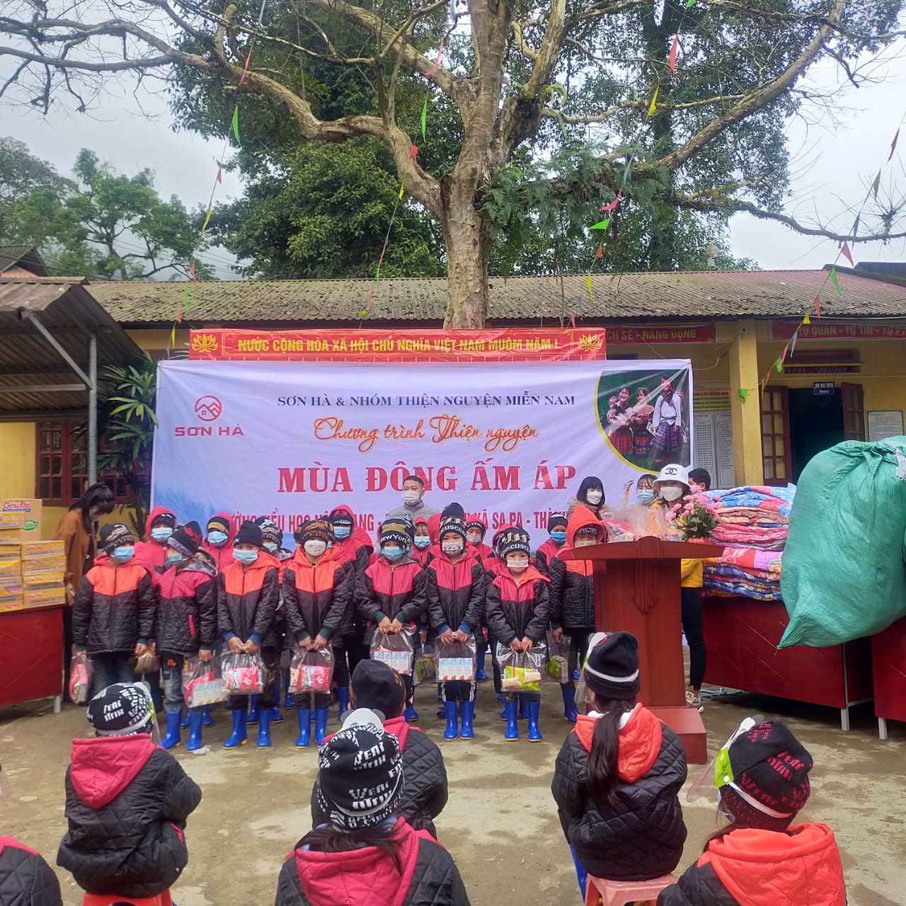 CHƯƠNG TRÌNH THUYỆN NGUYỆN MÙA ĐÔNG ẤM ÁP TẠI TRƯỜNG TIỂU HỌC NẬM CANG XÃ LIÊN MINH THỊ XÃ SAPA TỈNH LÀO CAI