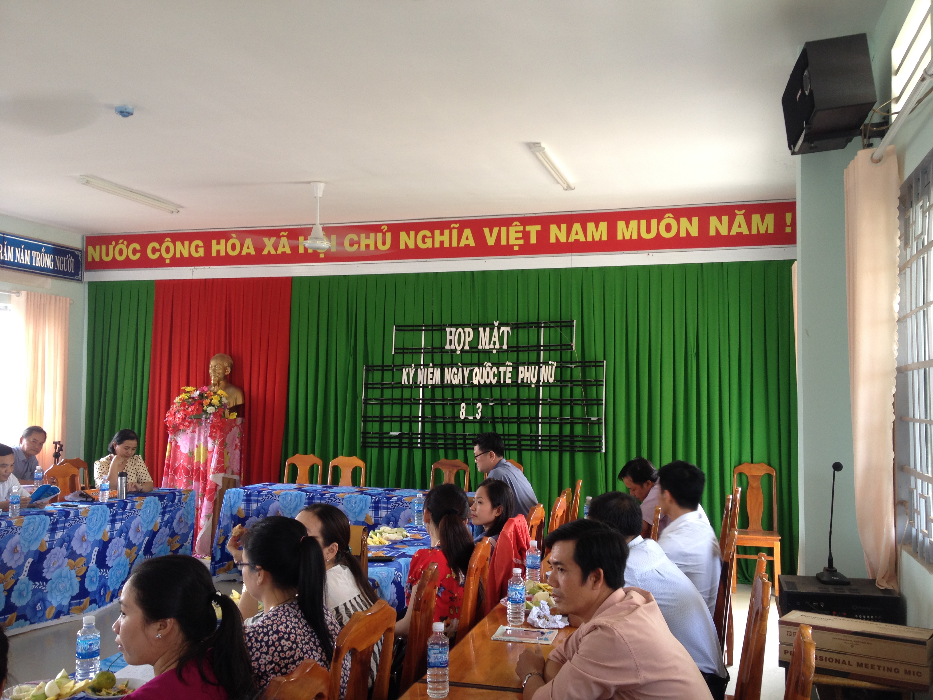 Họp mặt 8/3