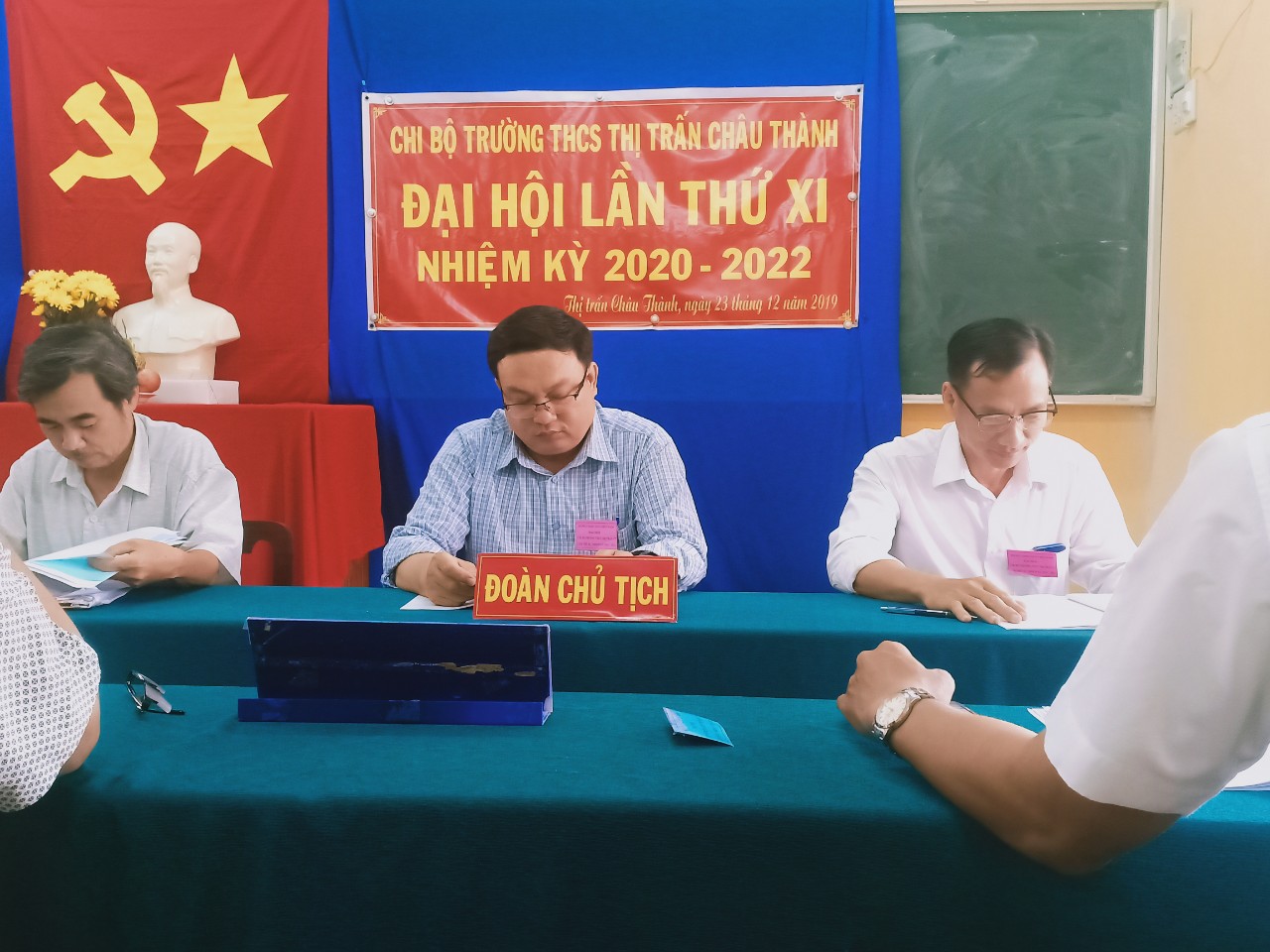 ĐẠI HỘI CHI BỘ
