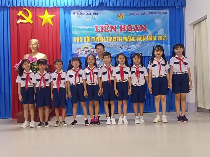 Liên hoan các đội tuyên truyền măng non