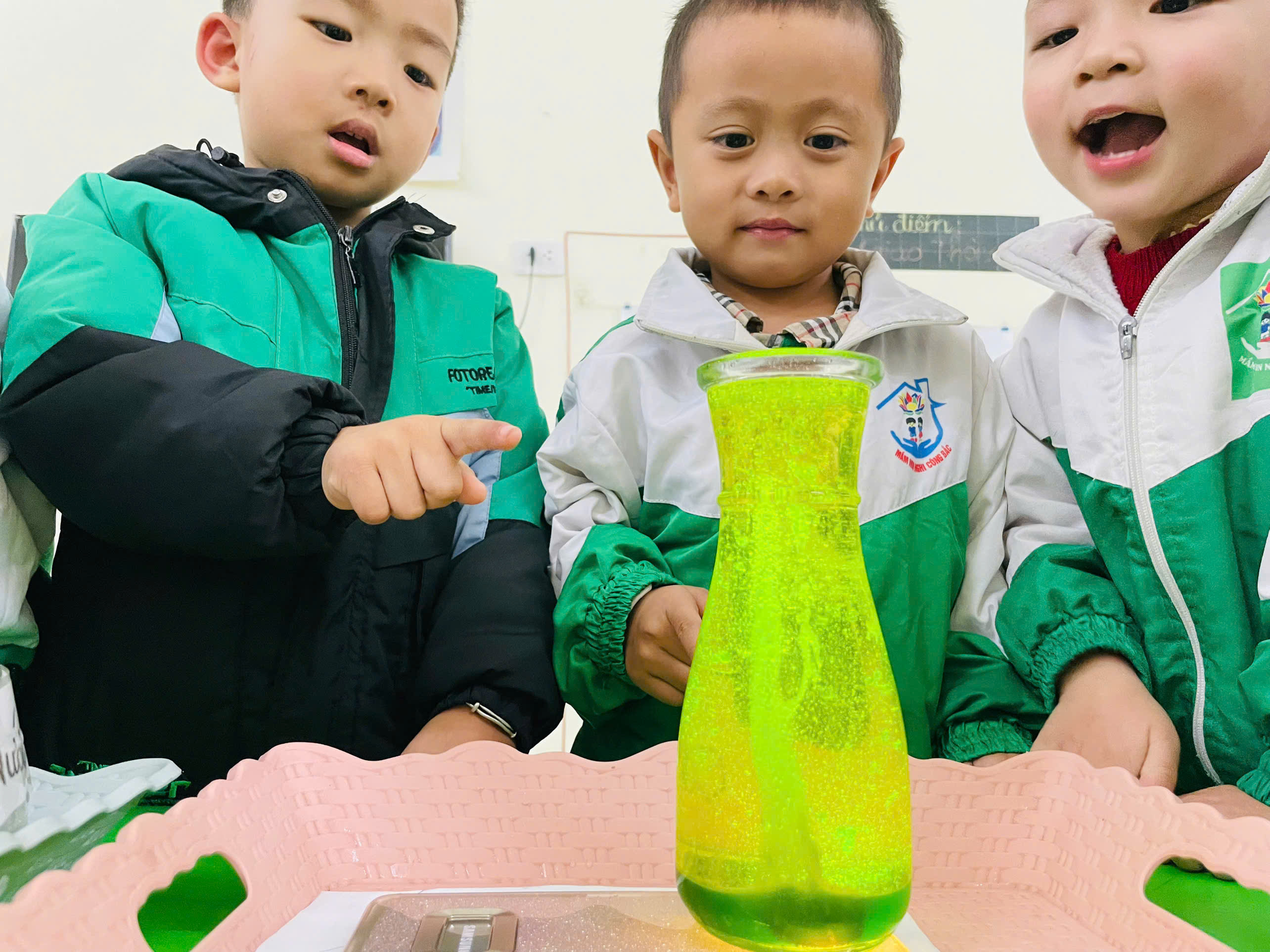 Thí nghiệm núi lửa phun trào