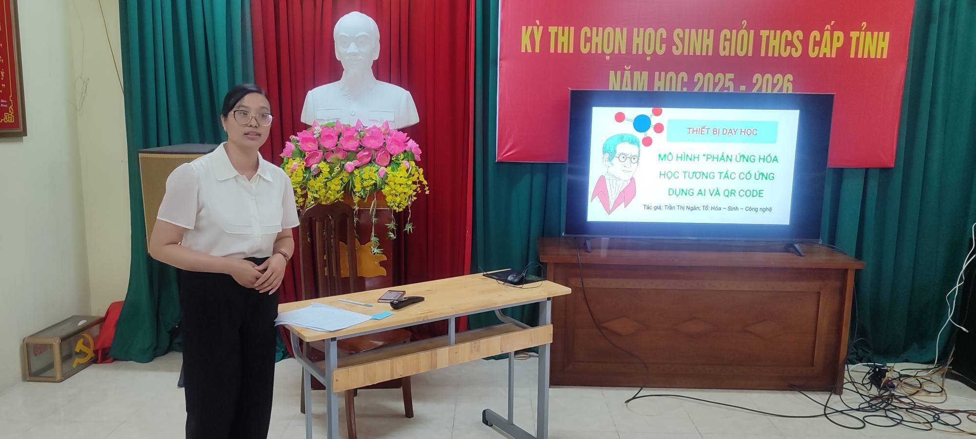 Sôi nổi cuộc thi Thiết kế đồ dùng dạy học cấp trường năm học 2025-2026