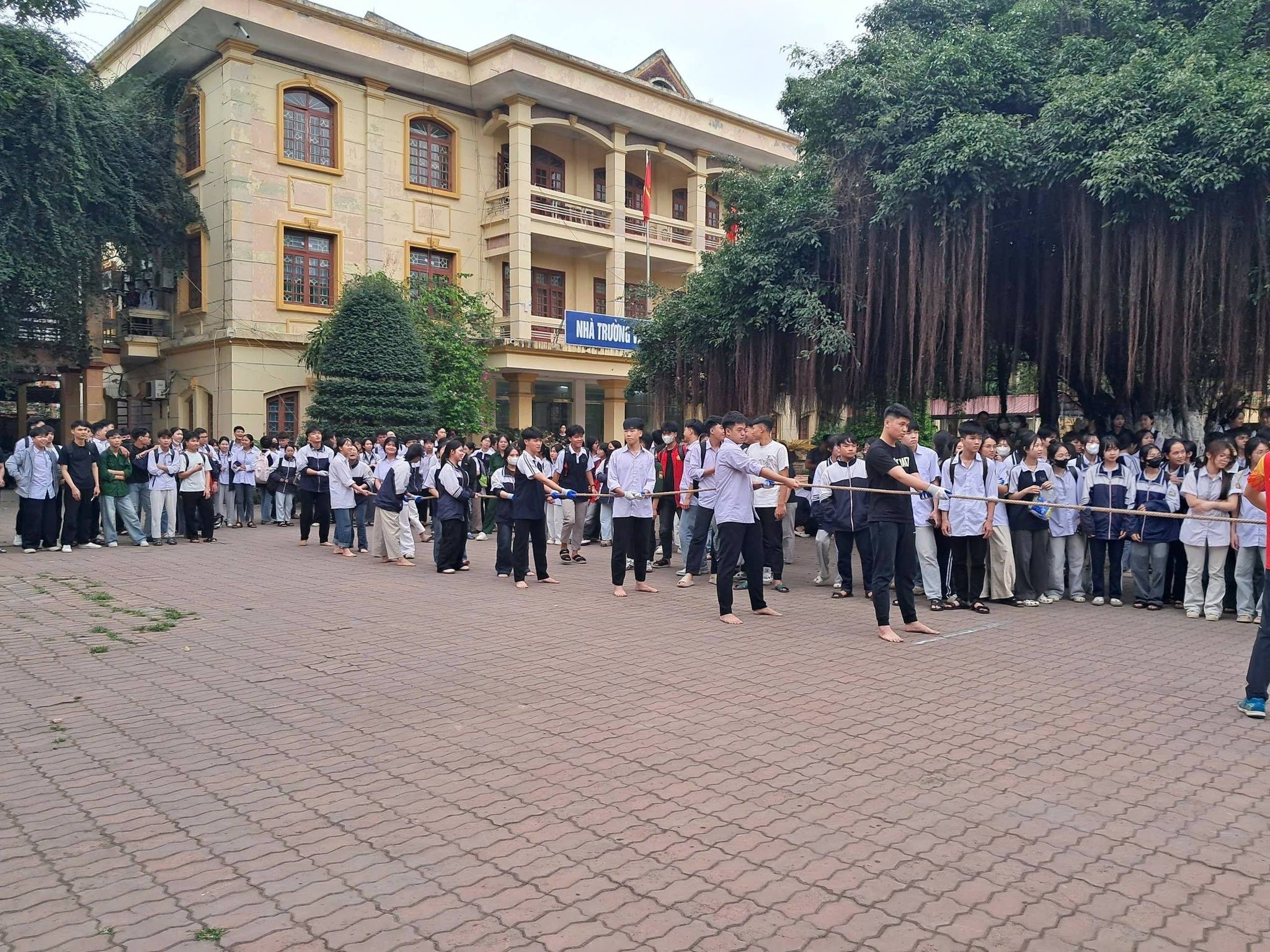CHUỖI HOẠT ĐỘNG KỶ NIỆM 26/3: SÔI NỔI HỘI THI KÉO CO DÀNH CHO HỌC SINH KHỐI 12