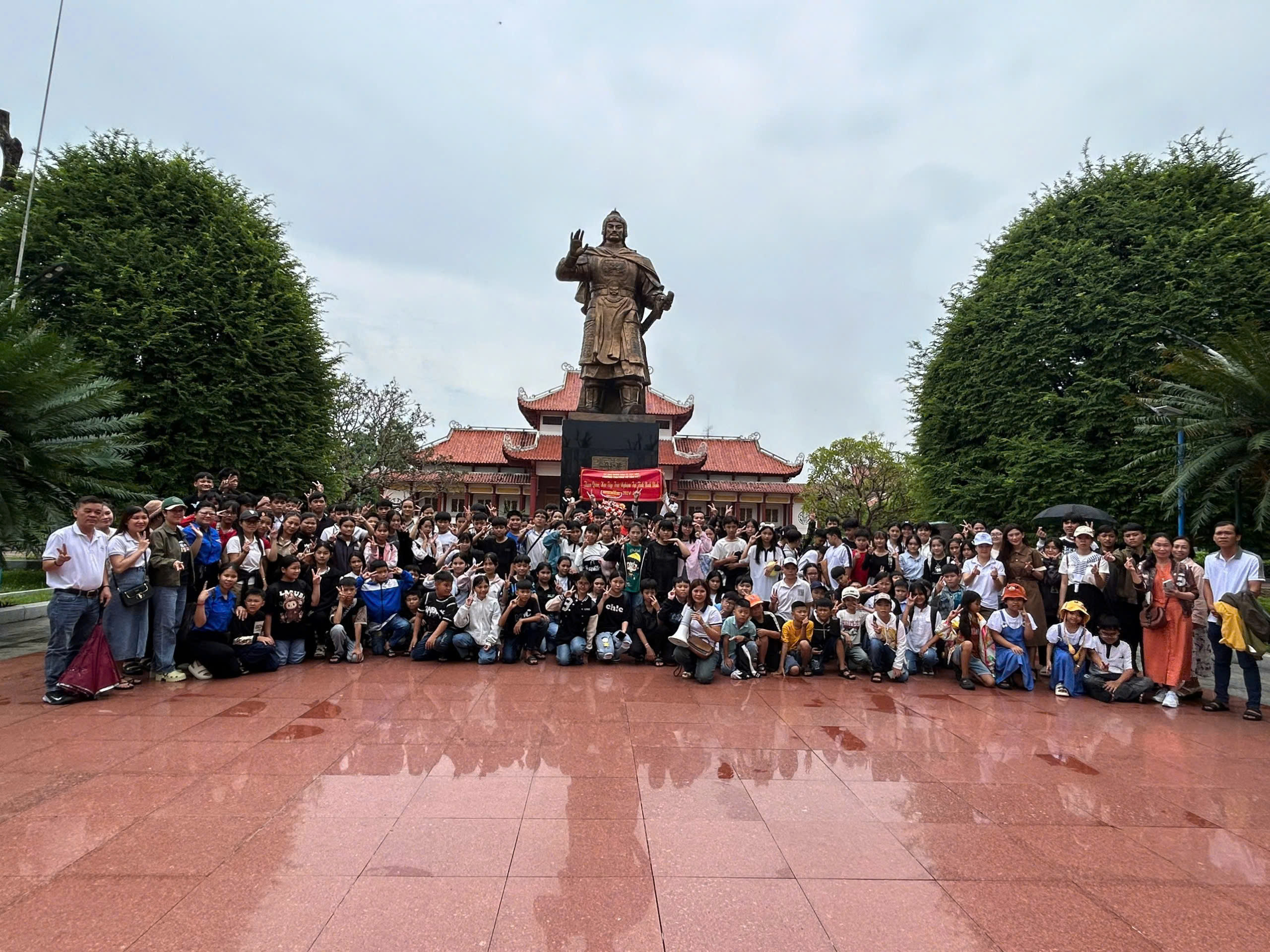 TRƯỜNG TH VÀ THCS VÕ VĂN KIỆT TỔ CHỨC HOẠT ĐỘNG THAM QUAN TRẢI NGHIỆM TẠI BÌNH ĐỊNH CHO HỌC SINH CẤP THCS